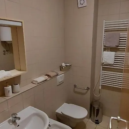 2br Apartment-next To Old Town-private Parking Appartamento