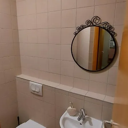 2br Apartment-next To Old Town-private Parking