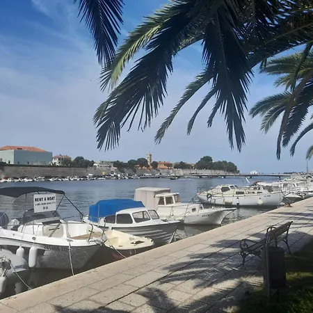 2br Apartment-next To Old Town-private Parking *