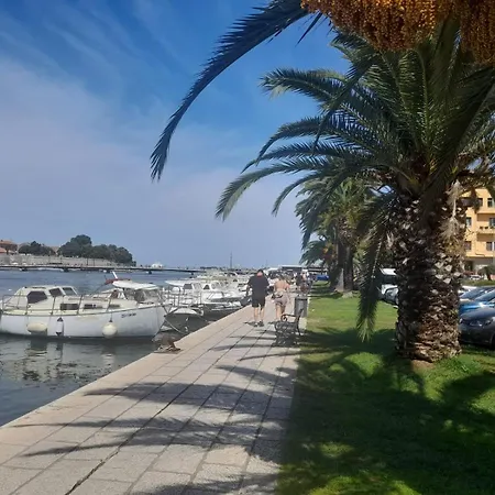 2br Apartment-next To Old Town-private Parking Daire