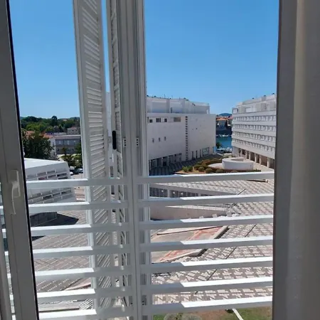 2br Apartment-next To Old Town-private Parking * Zara