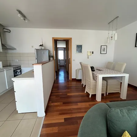 Daire 2br Apartment-next To Old Town-private Parking Zadar