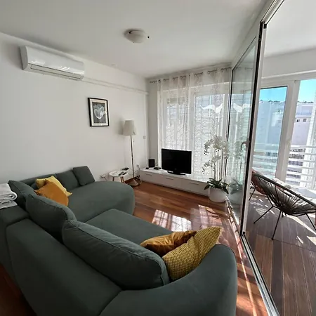 2br Apartment-next To Old Town-private Parking Appartamento