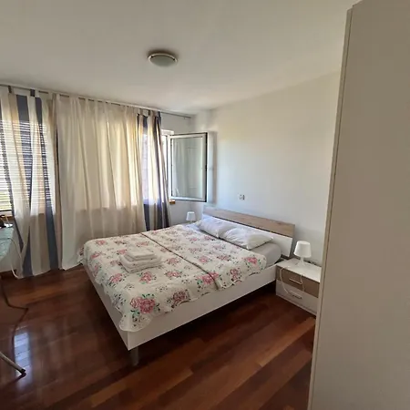 2br Apartment-next To Old Town-private Parking Daire *